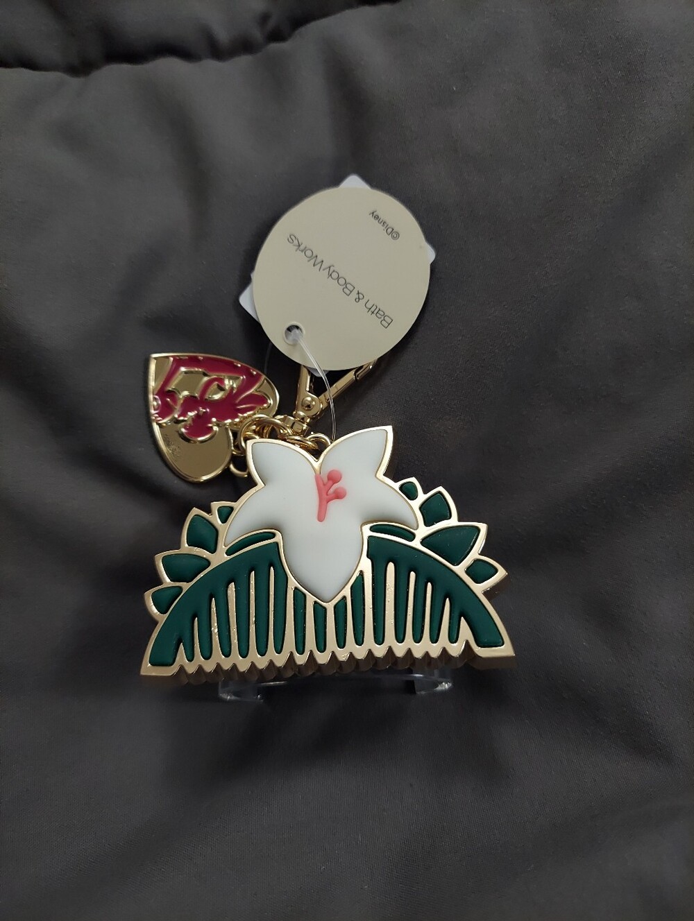 Mulan pocketback holder by bath and body works